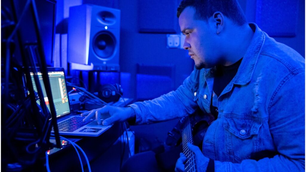 اتوتیون چیست؟